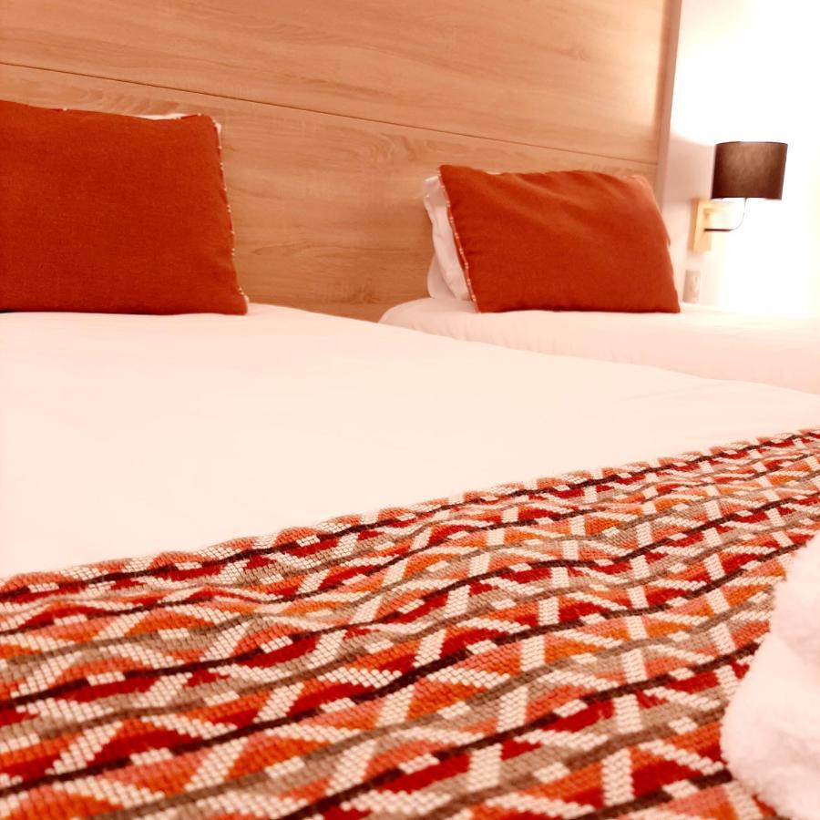Logis Hotel Relais Saint Jacques - Chateauroux Déols المظهر الخارجي الصورة