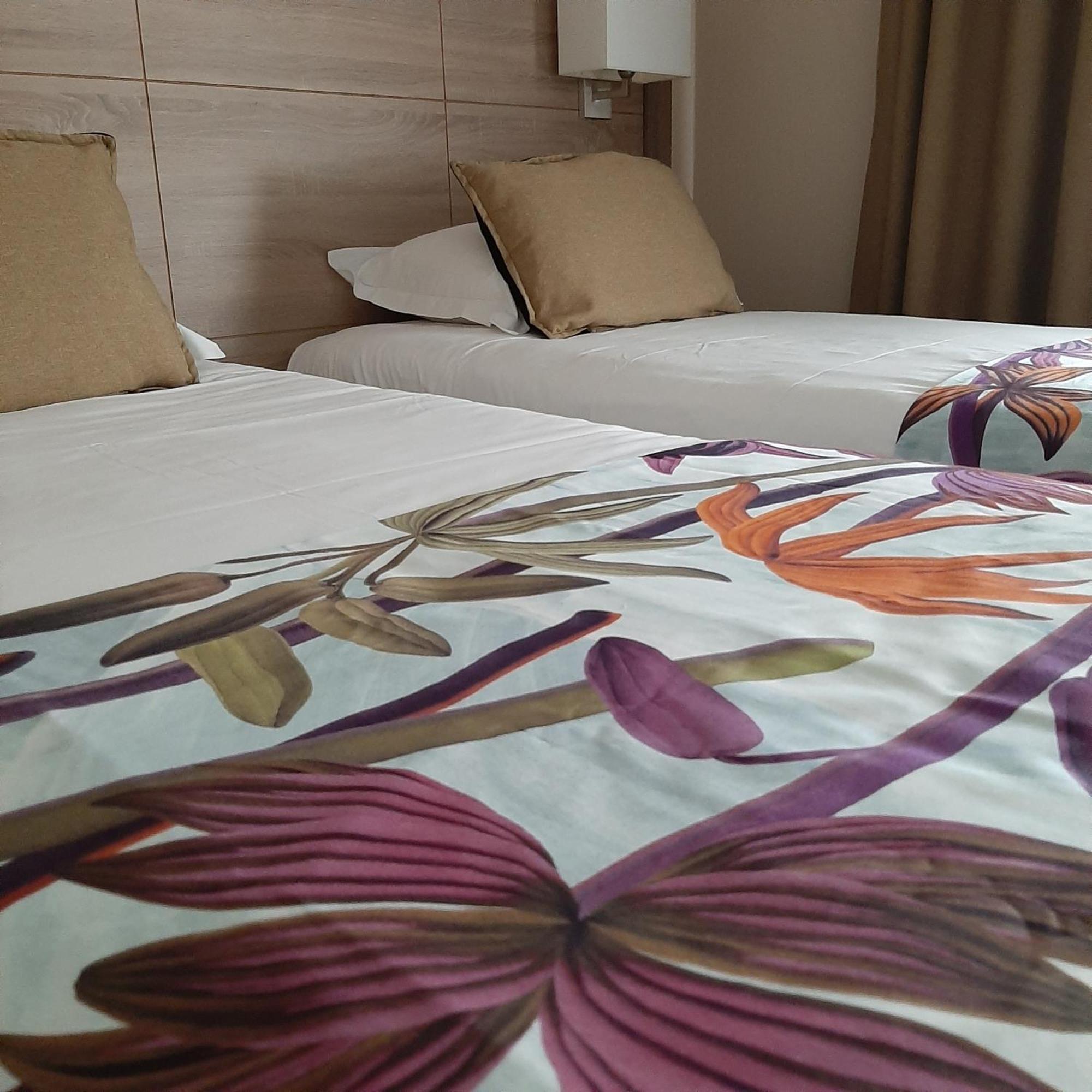Logis Hotel Relais Saint Jacques - Chateauroux Déols المظهر الخارجي الصورة