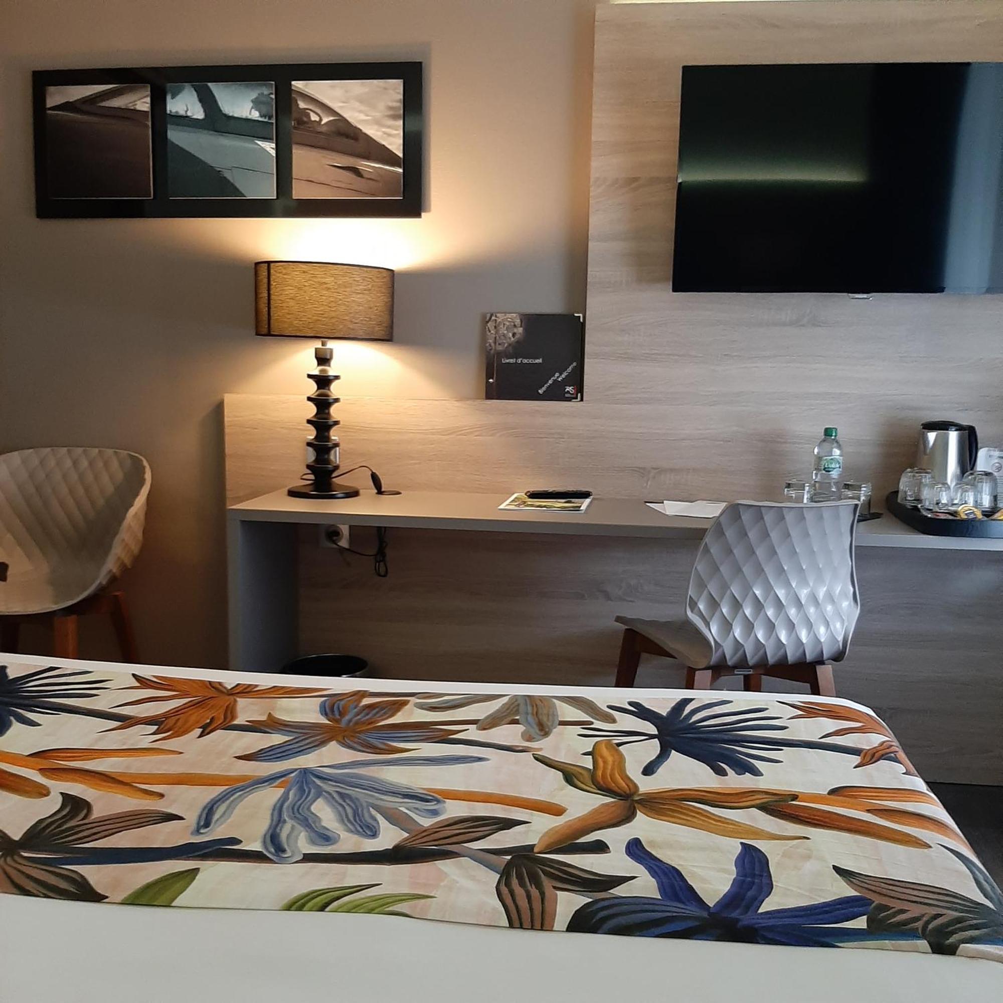 Logis Hotel Relais Saint Jacques - Chateauroux Déols المظهر الخارجي الصورة