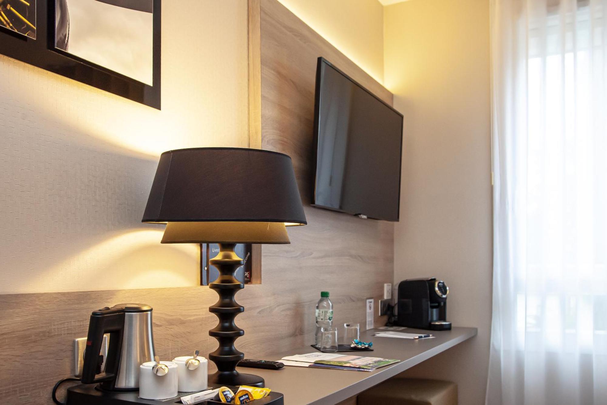 Logis Hotel Relais Saint Jacques - Chateauroux Déols المظهر الخارجي الصورة