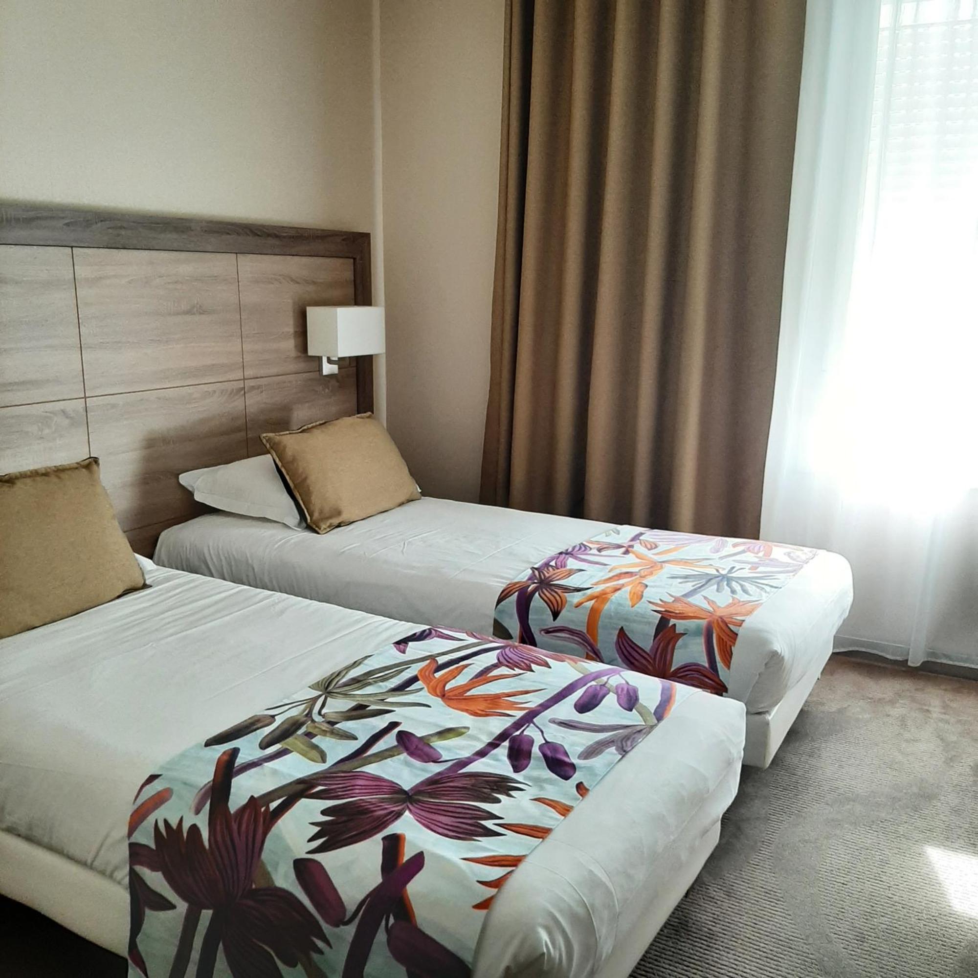 Logis Hotel Relais Saint Jacques - Chateauroux Déols المظهر الخارجي الصورة