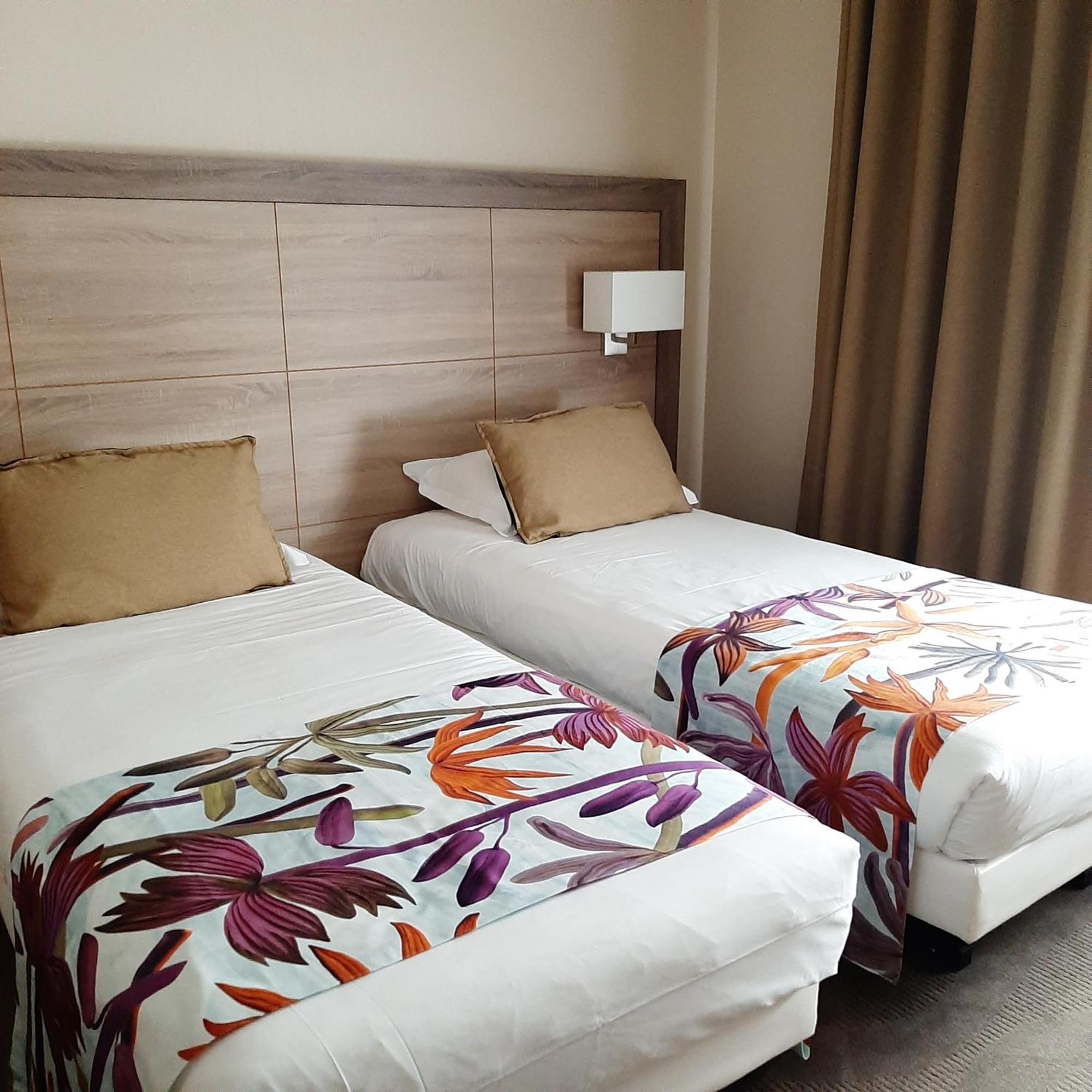 Logis Hotel Relais Saint Jacques - Chateauroux Déols المظهر الخارجي الصورة